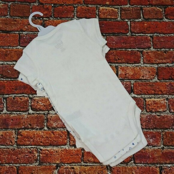 💰3/$25  NWT Rae Dunn Baby Bodysuit 3-Pack 6-9 Months 4th of July - Picture 3 of 10